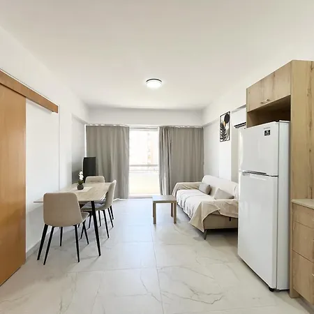 Finikoudes Nest 3 * לרנקה