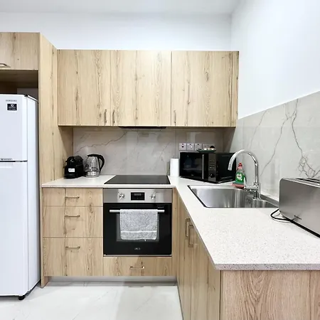 Finikoudes Nest 3 * לרנקה