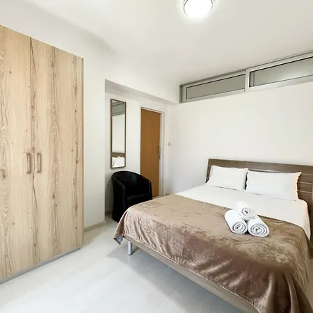 Finikoudes Nest 3 * Larnaka